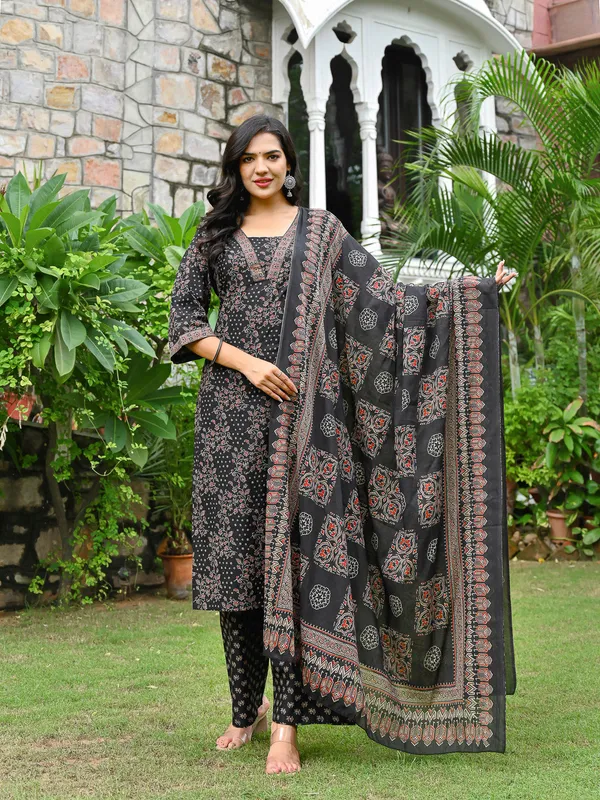 Black_Floral_Printed_Pure_Cotton_Kurta_Set_For_Women