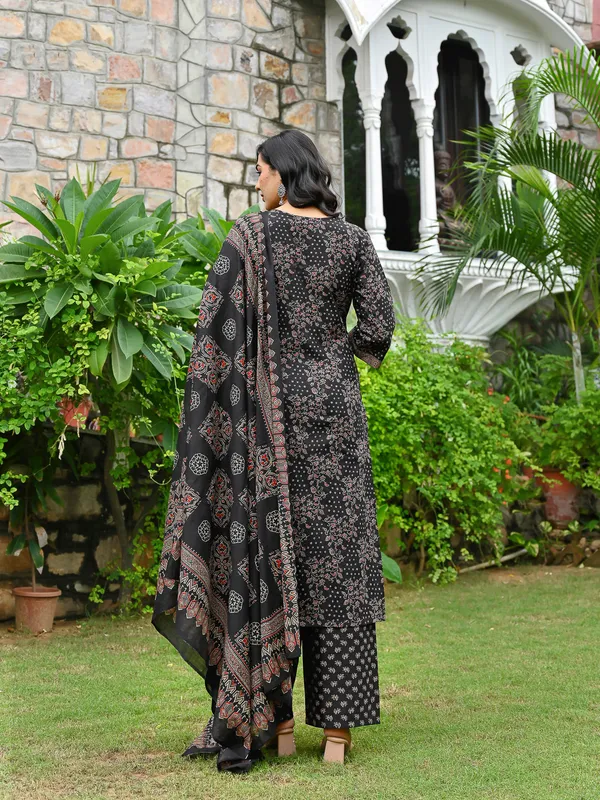 Black_Floral_Printed_Pure_Cotton_Kurta_Set_For_Women