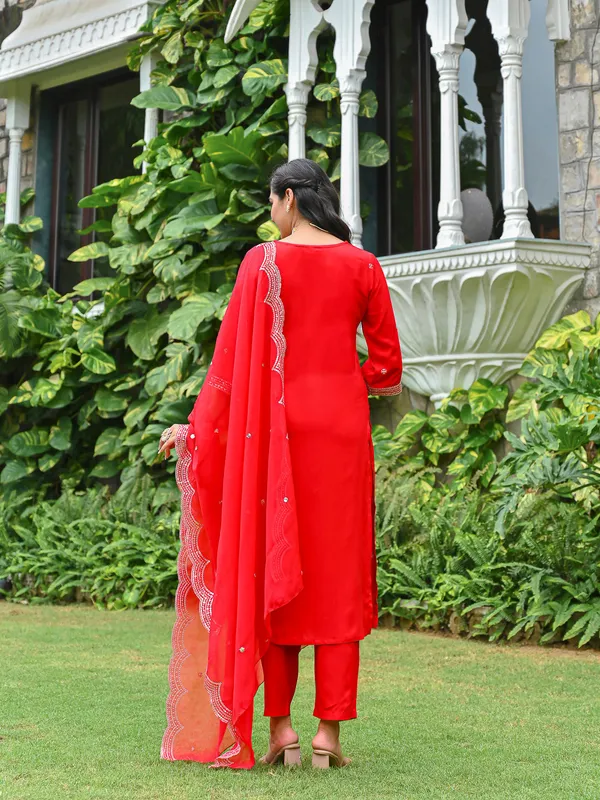 Red_Embroidered_Viscose_Rayon_Kurta_Set_For_Women
