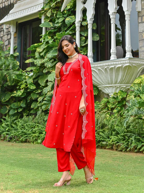 Red_Embroidered_Viscose_Rayon_Kurta_Set_For_Women