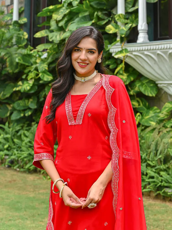Red_Embroidered_Viscose_Rayon_Kurta_Set_For_Women