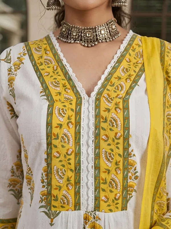 White_Floral_Printed_Anarkali_Kurta_Set_For_Women