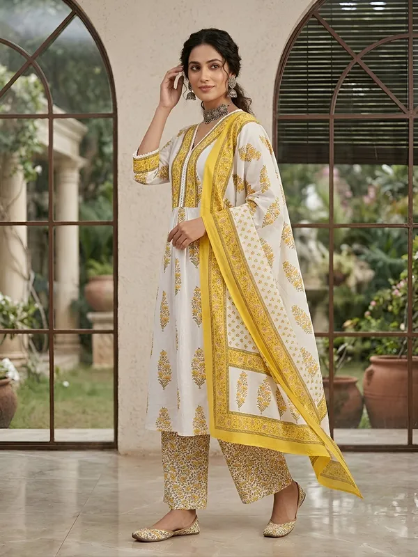 White_Floral_Printed_Anarkali_Kurta_Set_For_Women
