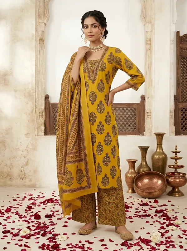 Yellow_Floral_Printed_Straight_Kurta_Set_For_Women