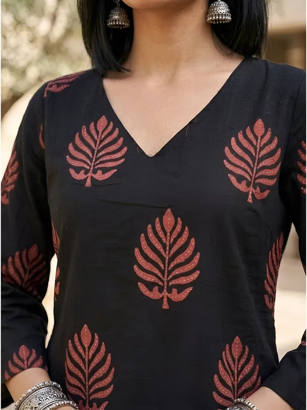 Black__Pure_Cotton_Printed_Tunic_For_Women