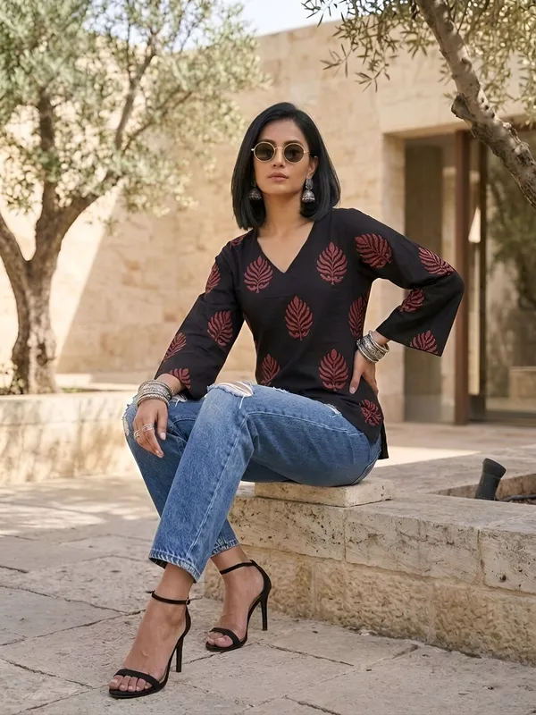 Black__Pure_Cotton_Printed_Tunic_For_Women