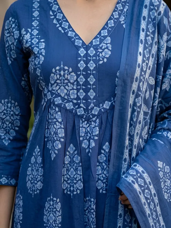 Blue_Floral_Printed_Straight_Kurta_Set_For_Women