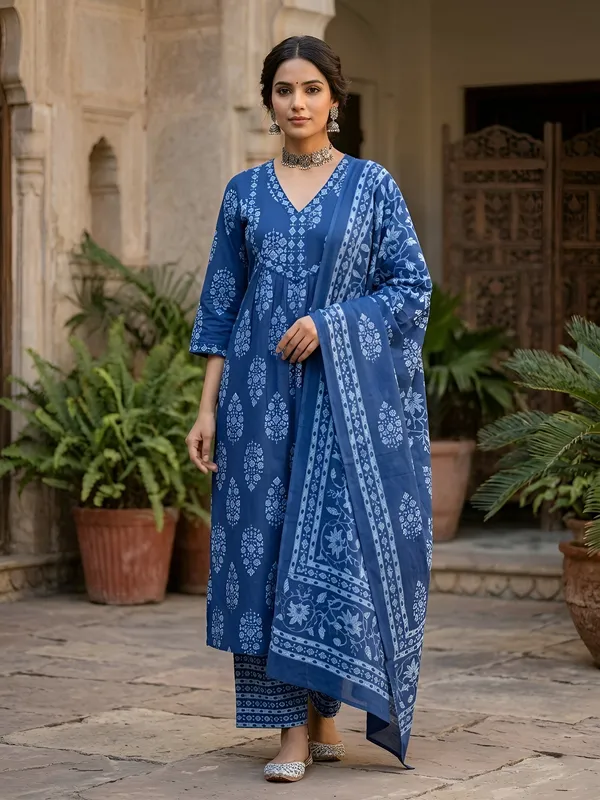 Blue_Floral_Printed_Straight_Kurta_Set_For_Women