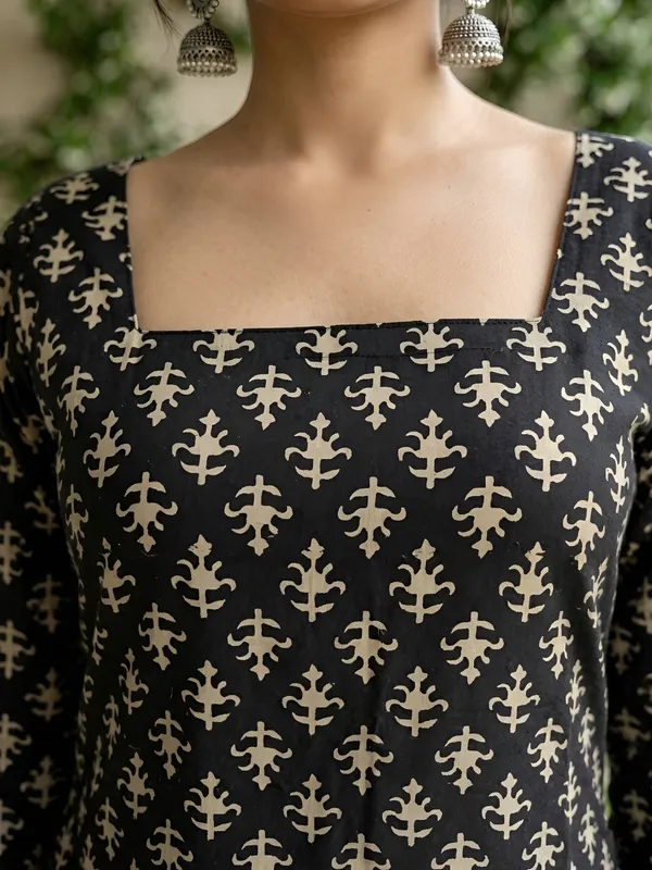 Black__Pure_Cotton_Printed_Tunic_For_Women