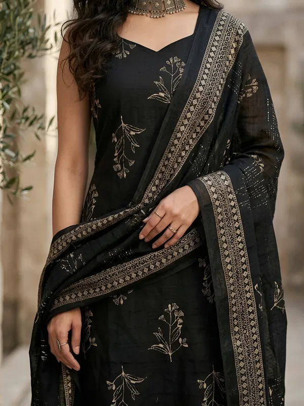 Black_Floral_Printed_Pure_Cotton_Kurta_Set_For_Women