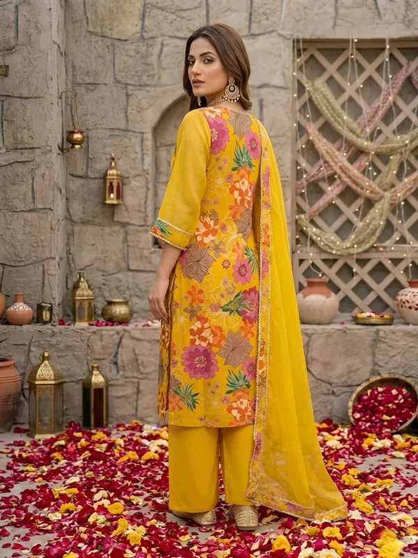 Yellow_Floral_Printed_Straight_Kurta_Set_For_Women