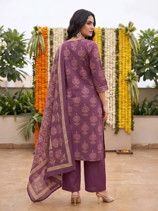 Burgundy_Floral_Printed_Straight_Kurta_Set_For_Women