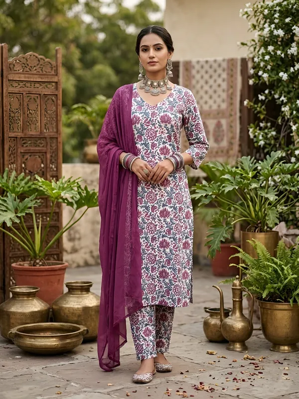 Off_White_Floral_Printed_Straight_Kurta_Set_For_Women