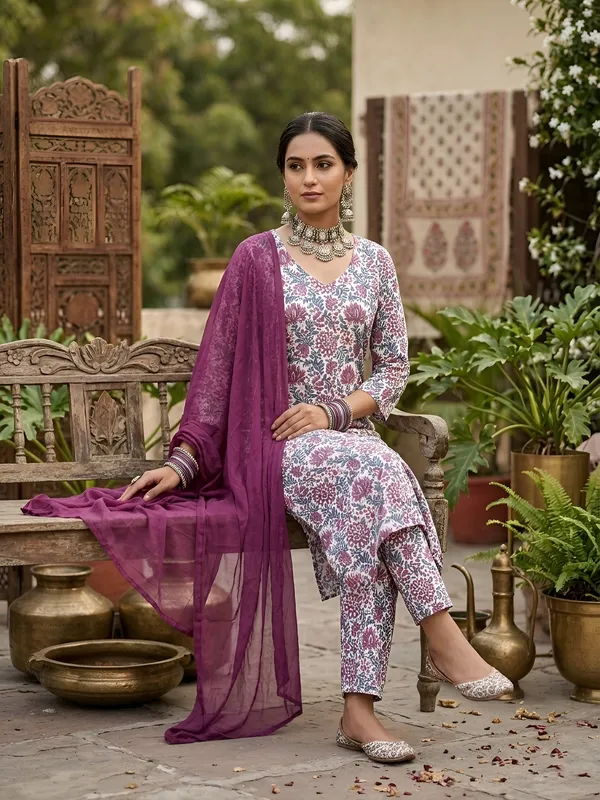 Off_White_Floral_Printed_Straight_Kurta_Set_For_Women