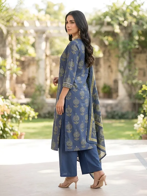 Blue_Floral_Printed_Straight_Kurta_Set_For_Women