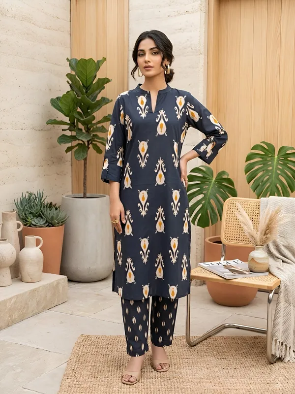 Black_Floral_Printed_Straight_Kurta_Set_For_Women