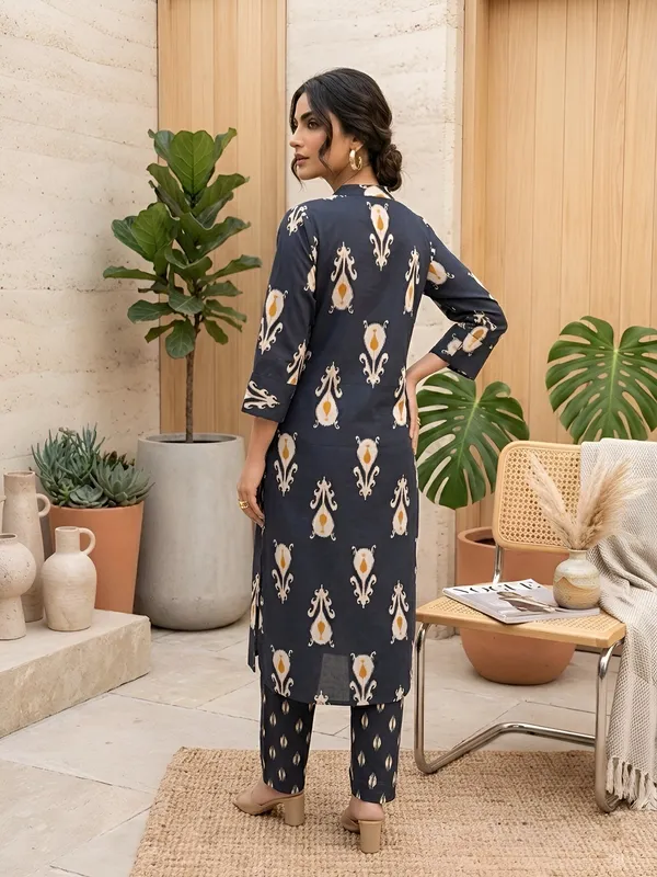 Black_Floral_Printed_Straight_Kurta_Set_For_Women