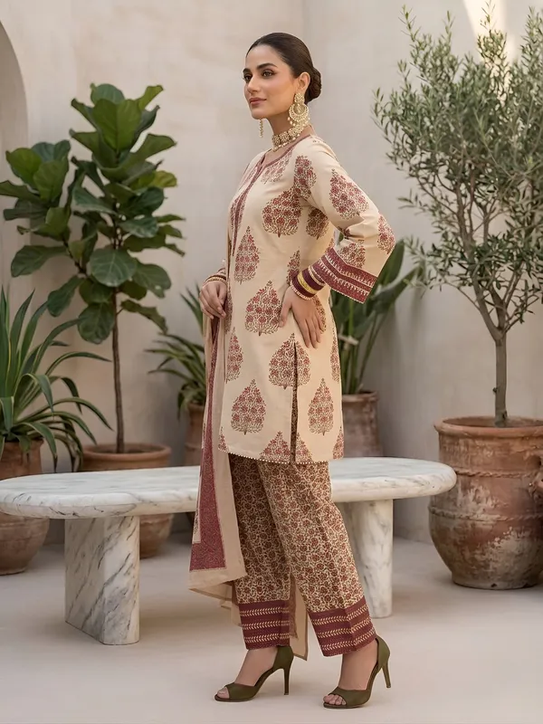Beige_Floral_Printed_Straight_Kurta_Set_For_Women