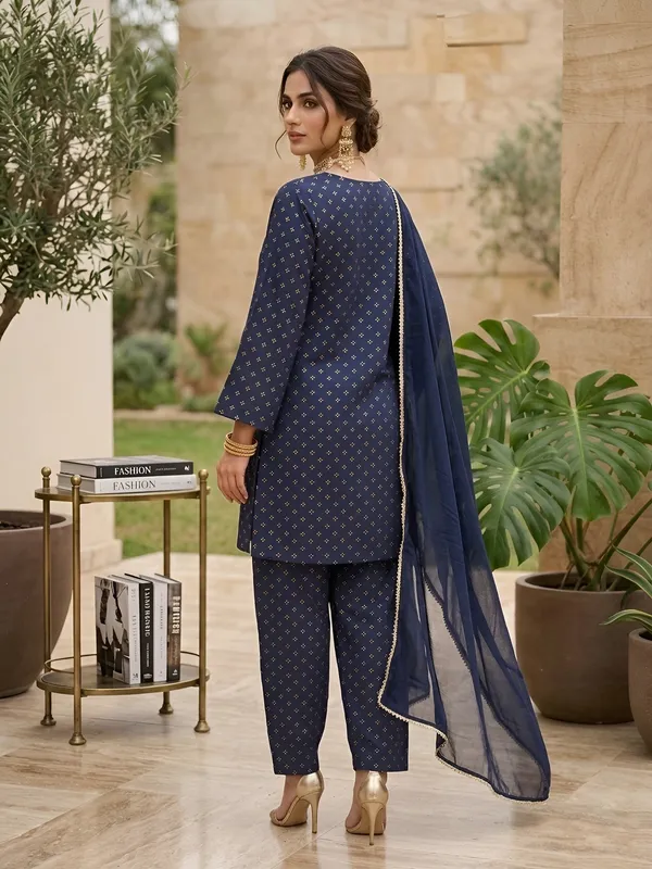 Blue_Floral_Printed_Straight_Kurta_Set_For_Women
