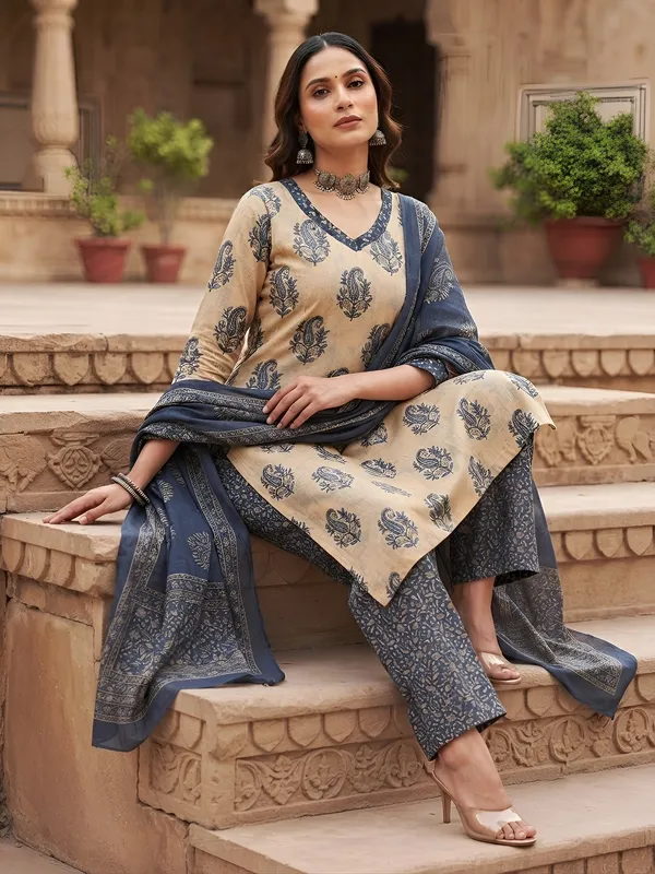 Beige_Floral_Printed_Cotton_Kurta_Set