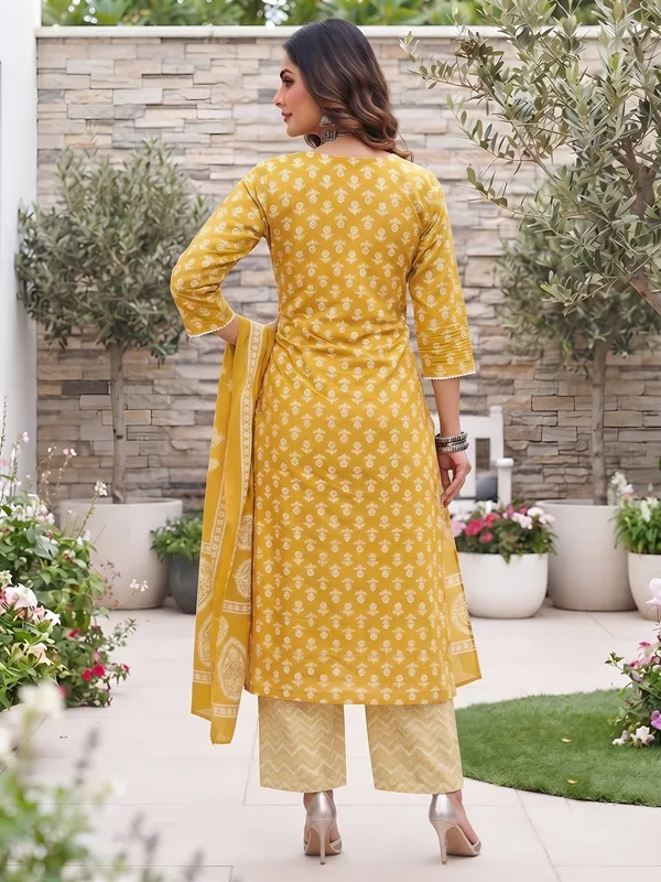 Yellow_Floral_Printed_Cotton_Kurta_Set