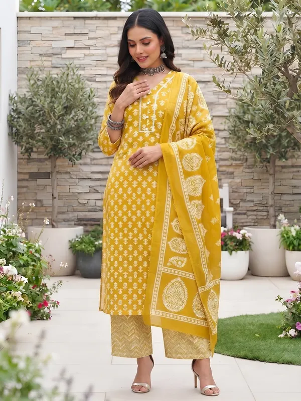 Yellow_Floral_Printed_Cotton_Kurta_Set