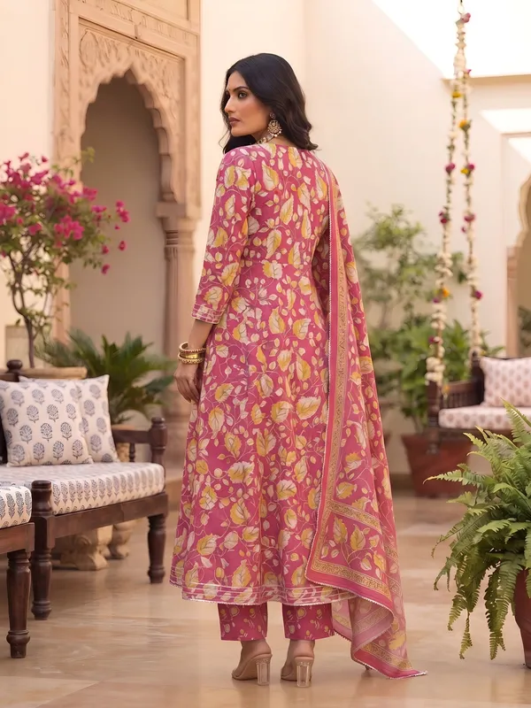 Pink_Floral_Printed_Cotton_Kurta_Set