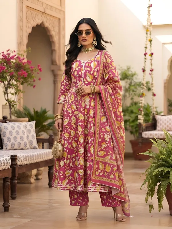 Pink_Floral_Printed_Cotton_Kurta_Set