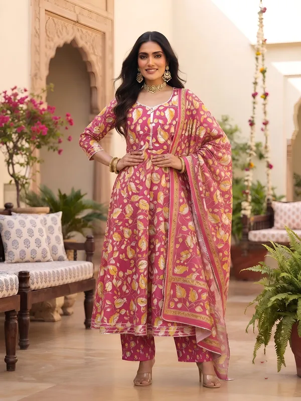 Pink_Floral_Printed_Cotton_Kurta_Set