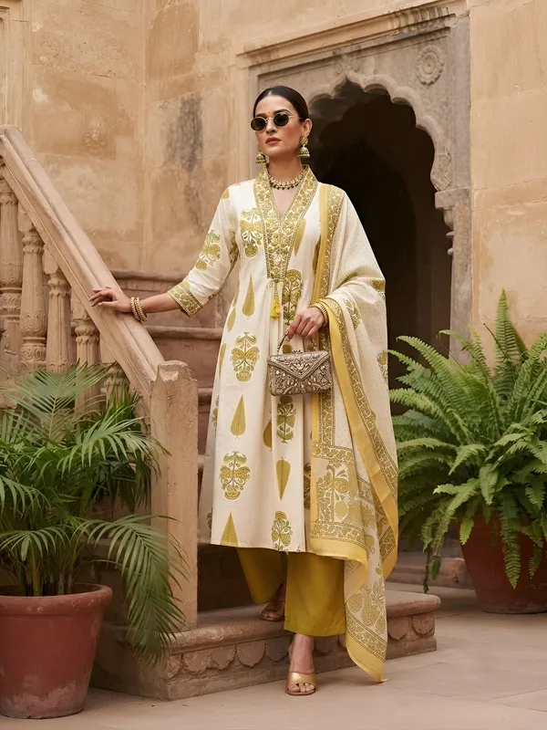 White_Floral_Printed_Cotton_Kurta_Set