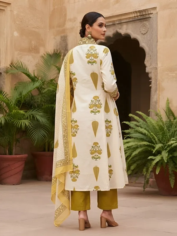 White_Floral_Printed_Cotton_Kurta_Set