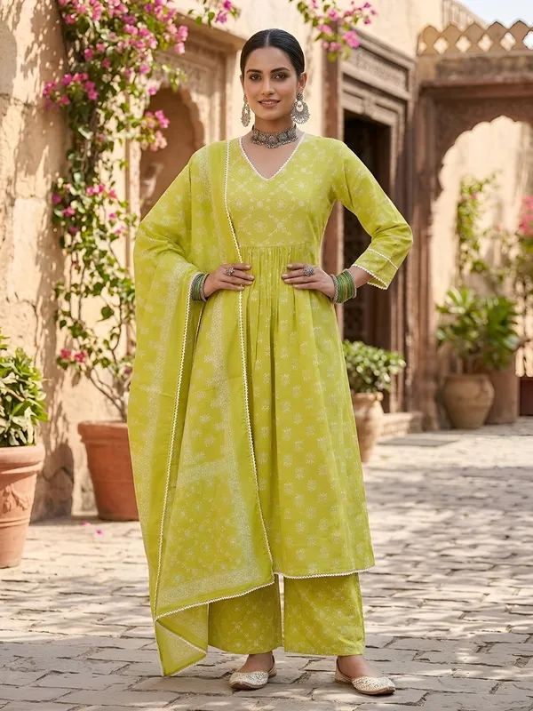 Green_Floral_Printed_Cotton_Kurta_Set