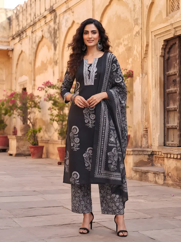 Black_Floral_Printed_Cotton_Kurta_Set