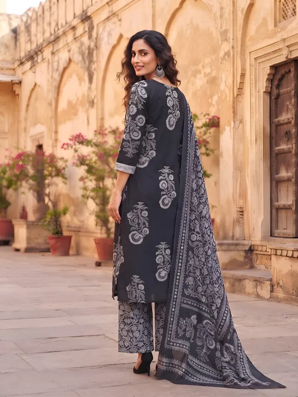 Black_Floral_Printed_Cotton_Kurta_Set