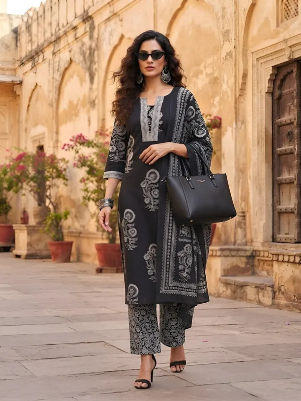 Black_Floral_Printed_Cotton_Kurta_Set