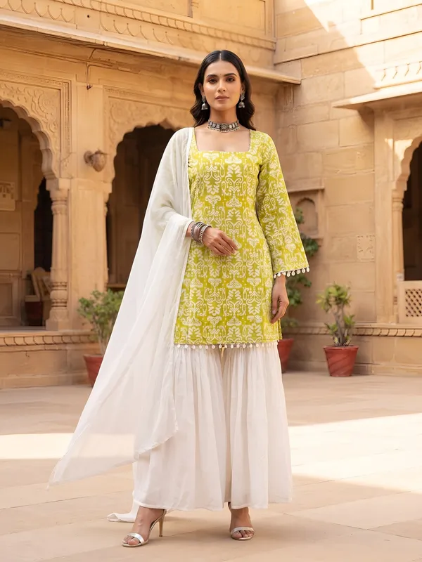 Green_Floral_Printed_Cotton_Kurta_Set
