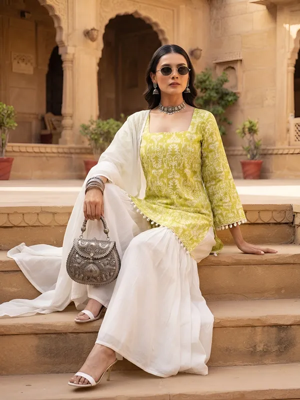 Green_Floral_Printed_Cotton_Kurta_Set