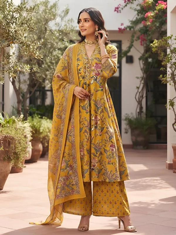 Yellow_Floral_Printed_Cotton_Kurta_Set