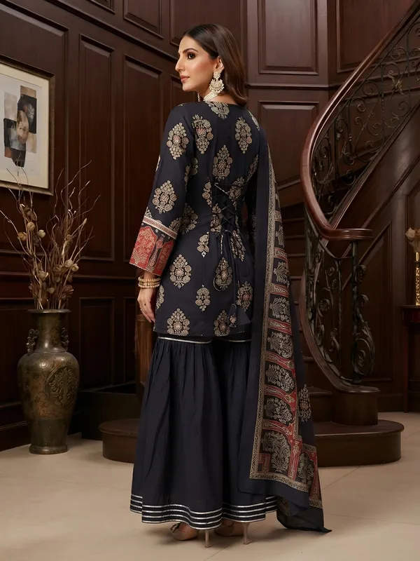 Black_Floral_Printed_Cotton_Kurta_Set