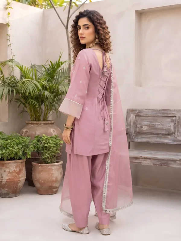 Pink_Hand_Embroidered_Silk_Blend_Kurta_Set
