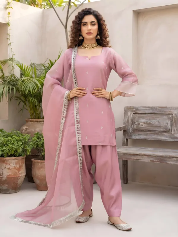 Pink_Hand_Embroidered_Silk_Blend_Kurta_Set