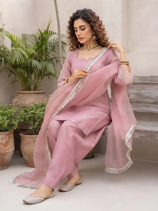 Pink_Hand_Embroidered_Silk_Blend_Kurta_Set