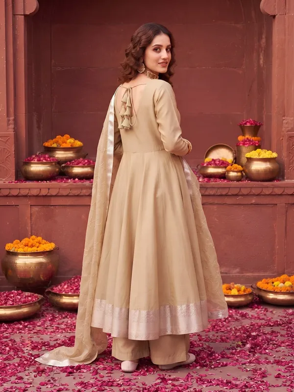 Beige_Hand_Embroidered_Silk_Blend_Kurta_Set