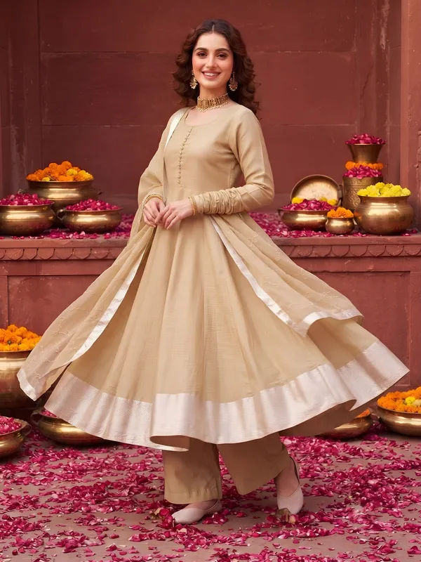 Beige_Hand_Embroidered_Silk_Blend_Kurta_Set