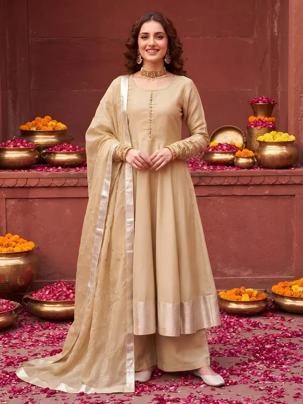 Beige_Hand_Embroidered_Silk_Blend_Kurta_Set