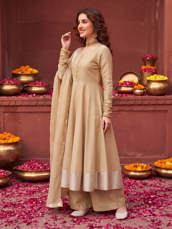 Beige_Hand_Embroidered_Silk_Blend_Kurta_Set