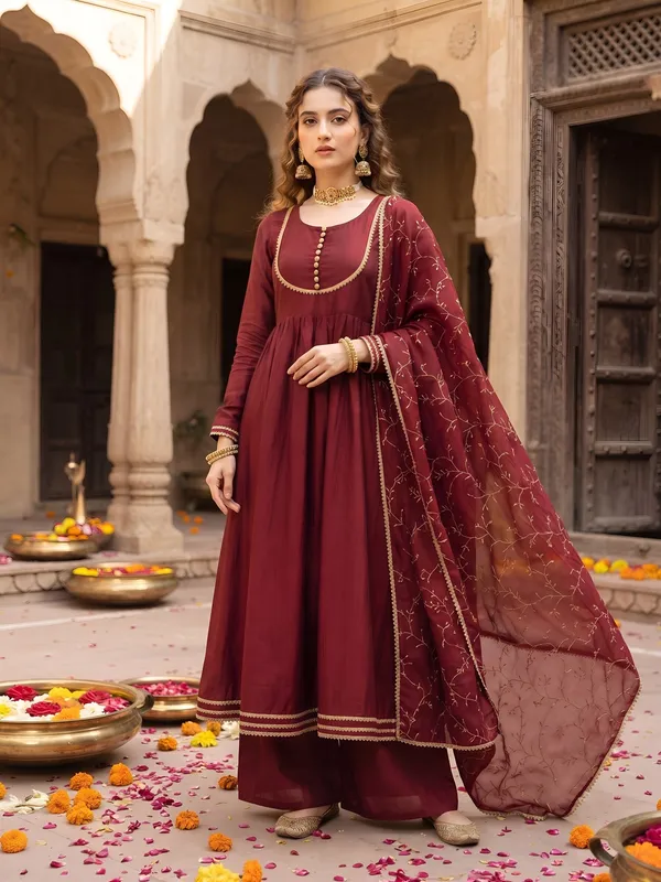 Maroon_Hand_Embroidered_Silk_Blend_Kurta_Set