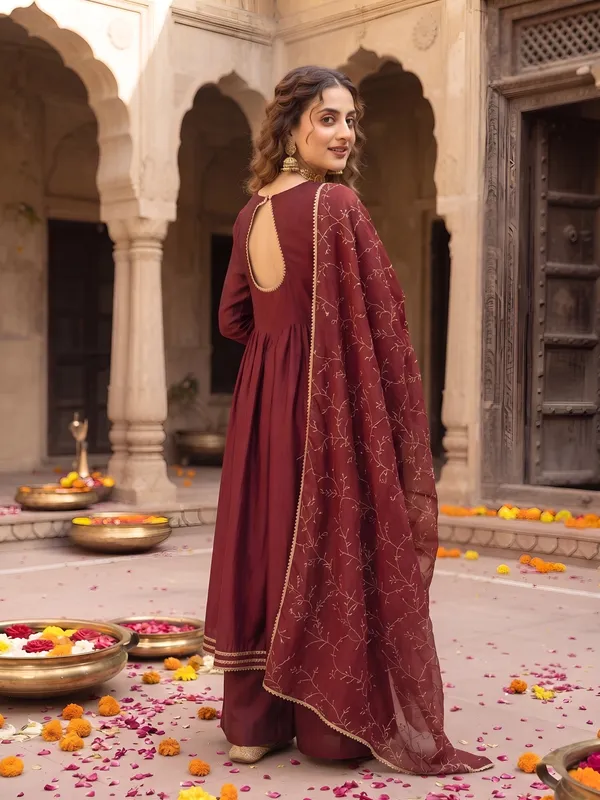 Maroon_Hand_Embroidered_Silk_Blend_Kurta_Set