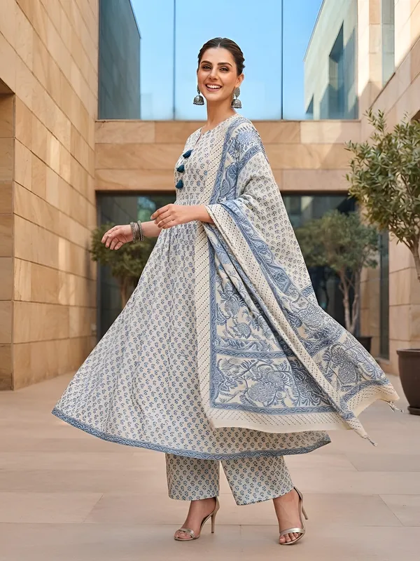 White_Floral_Printed_Cotton_Kurta_Set