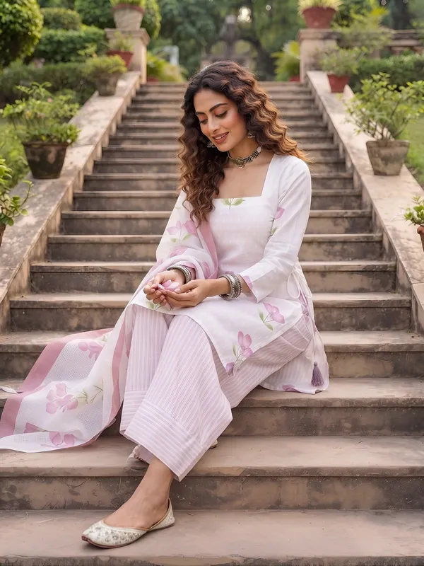 White_Floral_Printed_Cotton_Kurta_Set